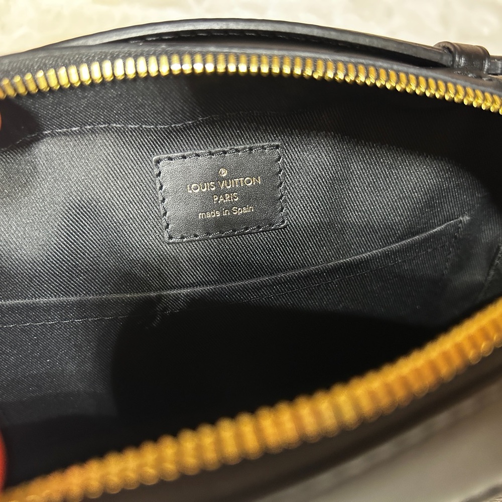 LOUIS VUITTON
Black Monogram Canvas Saintonge - Picture 12 of 16